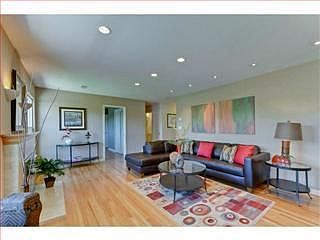 4th image of 923 The Dalles Ave