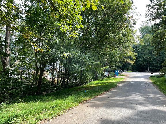 5th image of 102 Oakdale Ter