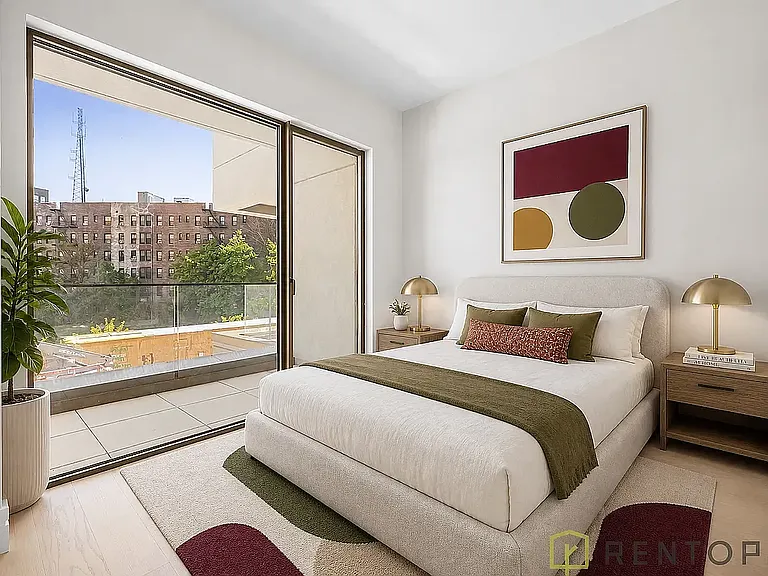 960 Franklin Ave #460 — Photo 4