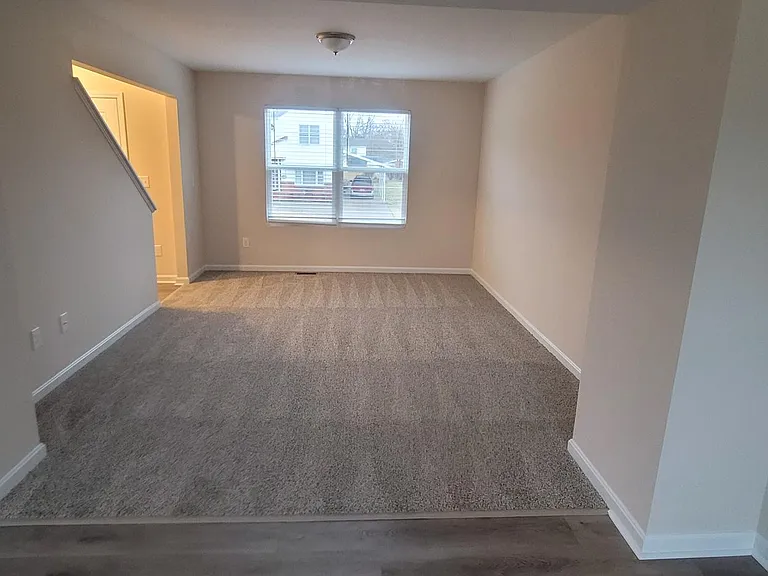 413 Locust St — Photo 2