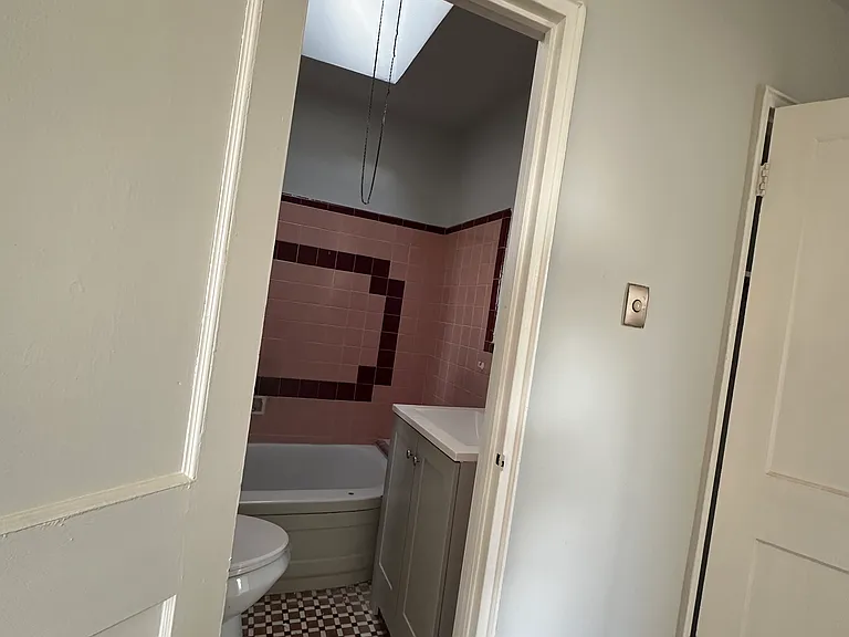 931 Burnside Rd — Photo 5