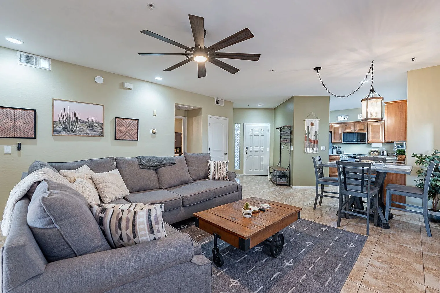 2 bed, 2.0 bath, 1097 sqft, $7,894 — Photo 4