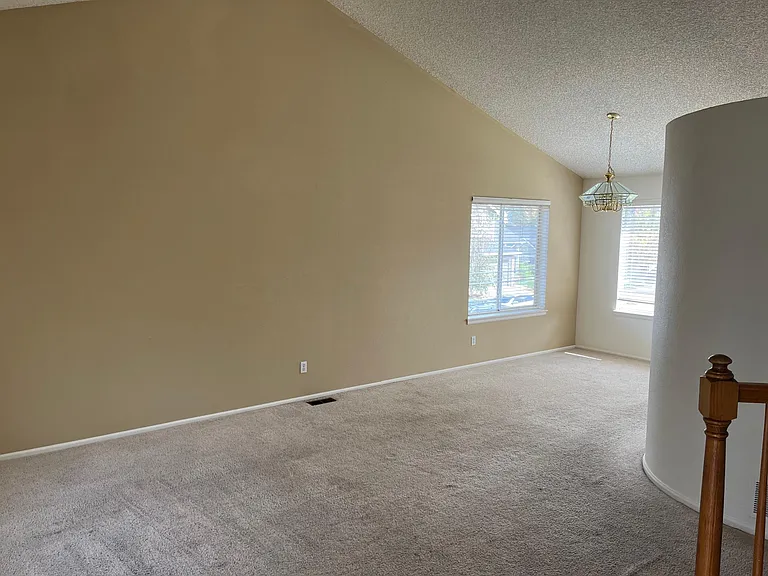 9786 Goldfinch Ln — Photo 4