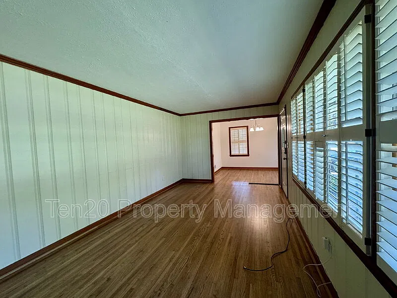 3 bed, 1.5 bath, 1401 sqft, $1,600 — Photo 3