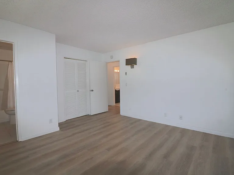 3990 Crown Point Dr — Photo 13