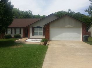 1205 N Fieldstone Ave, Fayetteville, AR 72704