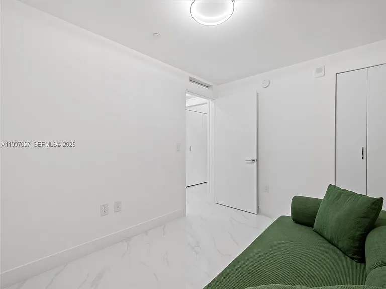 700 NE 24th St #606 — Photo 24