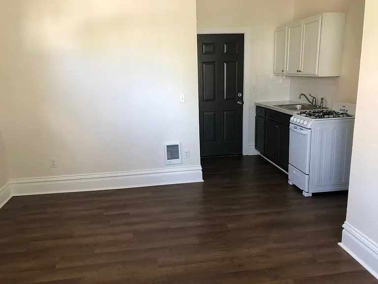 1119 W Augusta Ave #1 — Photo 3