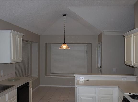 3rd image of 904 Kings Cross Dr