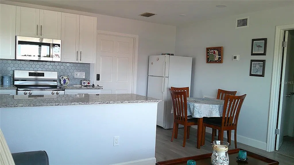 1 bed, 1.0 bath, 560 sqft, $1,600 — Photo 4