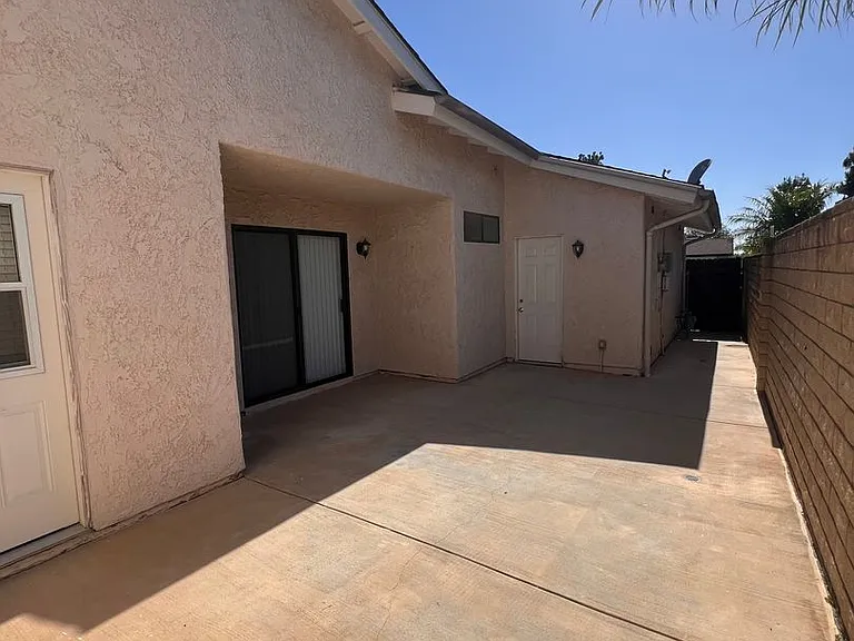 1142 Ashbury Ct — Photo 9