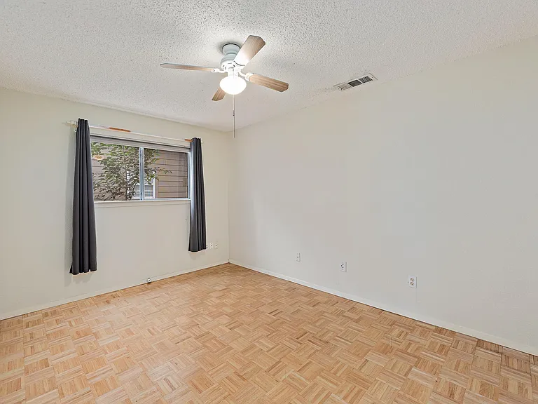 8022 Scotland Yard — Photo 30