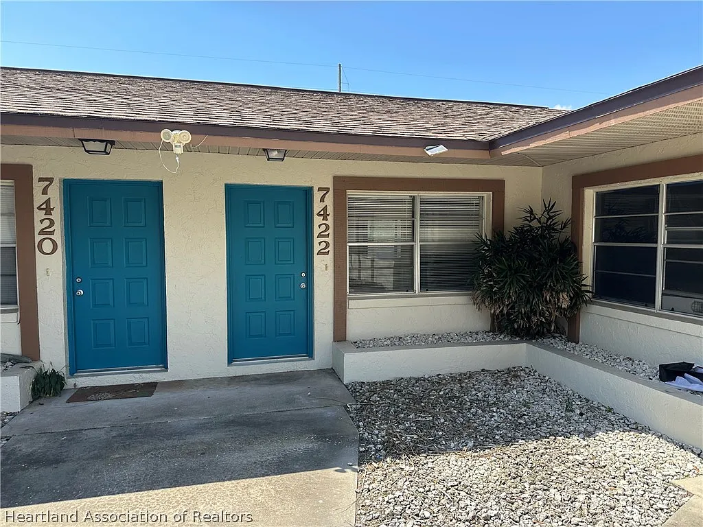 2 bed, 2.0 bath, 1069 sqft, $1,200 — Photo 2