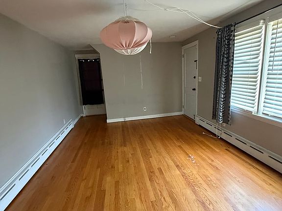 4th image of 60-62 Hastings St #60