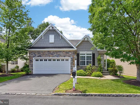 4372 Sweetbriar Dr, Collegeville, PA 19426