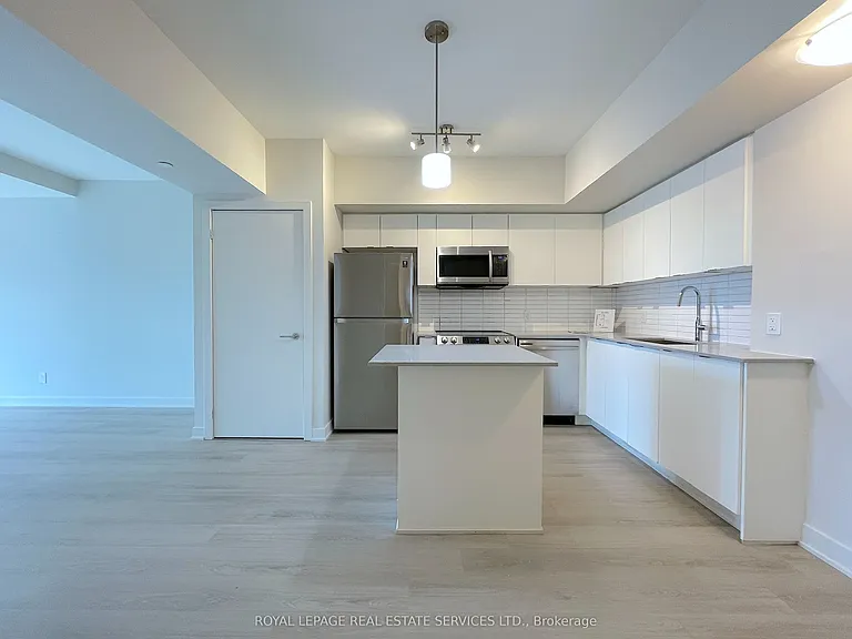 3385 Dundas St W #606 — Photo 3