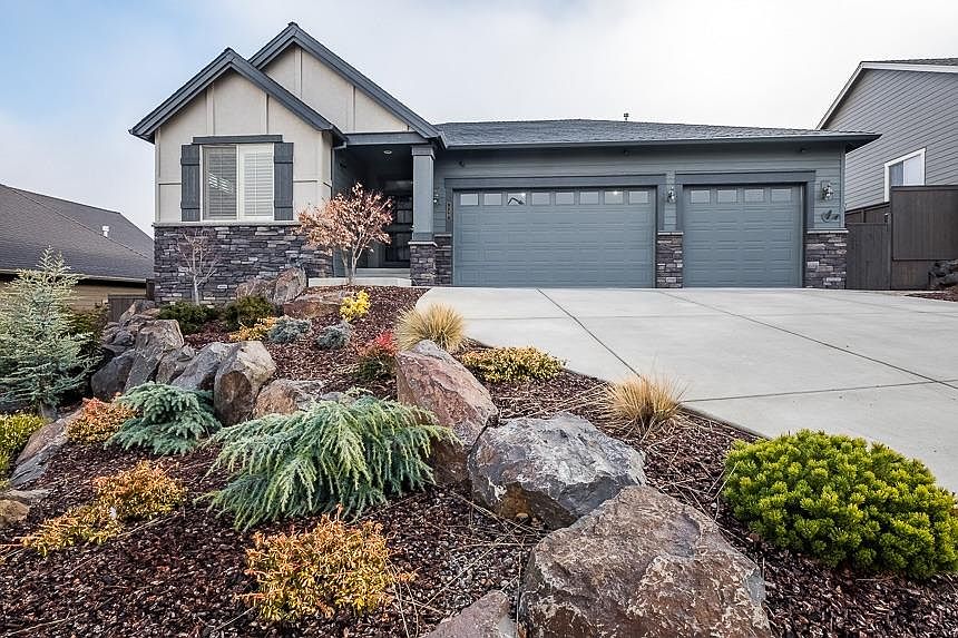 1st image of 140 Sorrento Ln