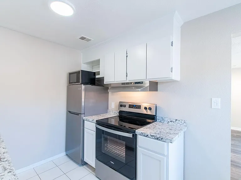 618 Martin Way — Photo 11