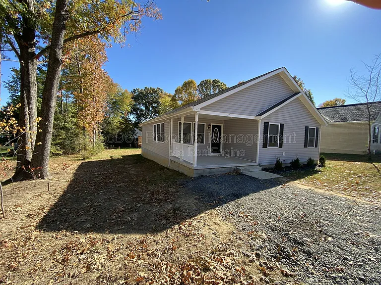 77 Lakeview Dr — Photo 3