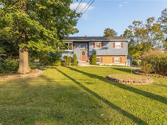 3rd image of 26 Beechwood Dr