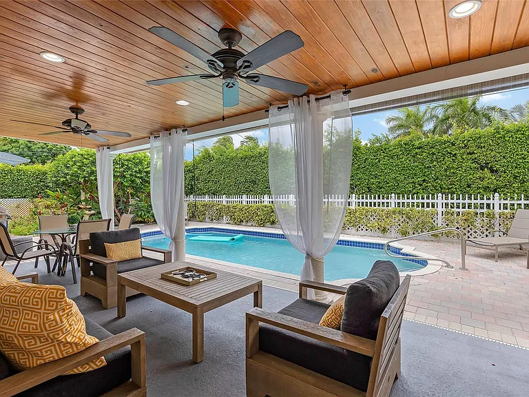 5790 NE 20th Ter — Photo 1