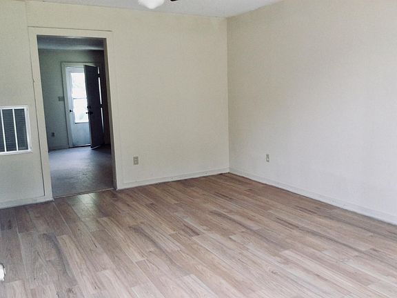 3rd image of 204 McNeill Ln #B