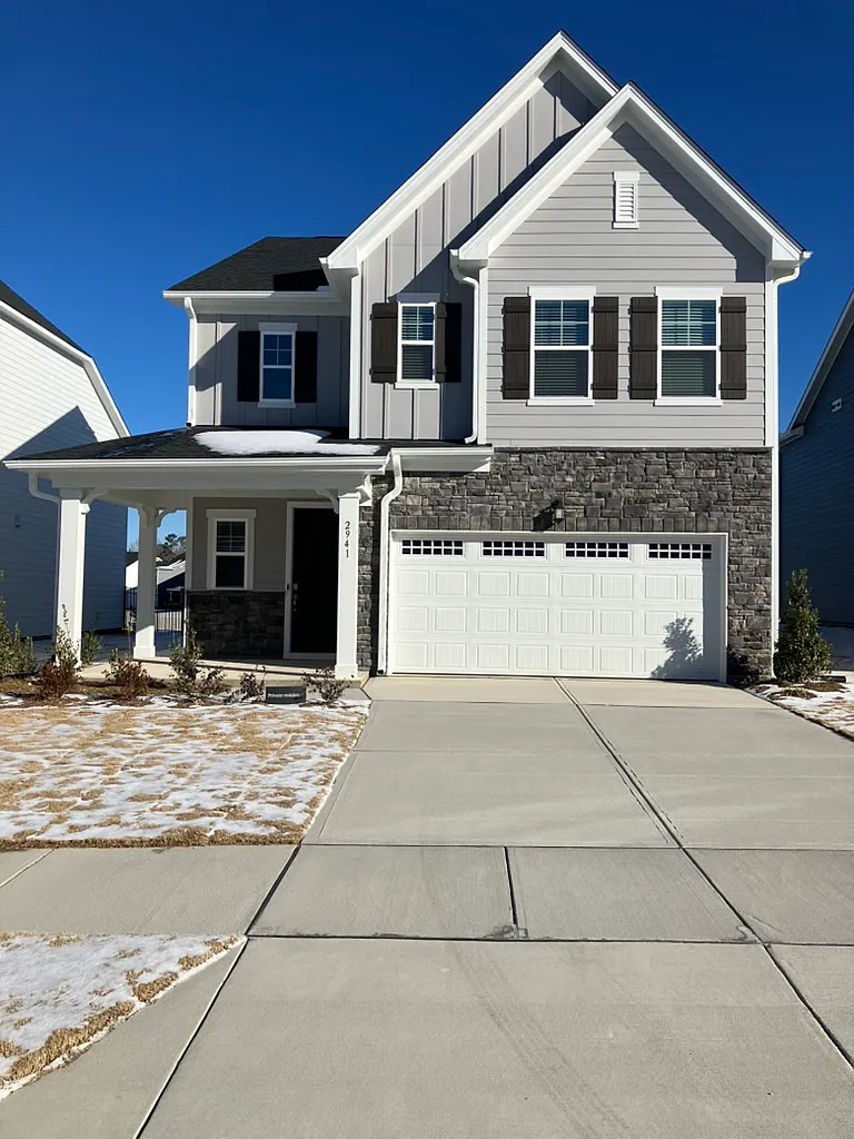 4 bed, 2700 sqft, $2,650 — Photo 1