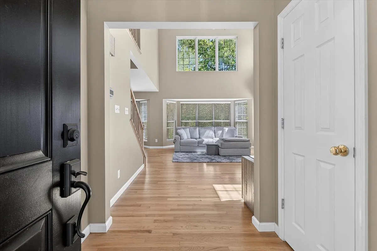 3 bed, 2144 sqft, $3,250 — Photo 4