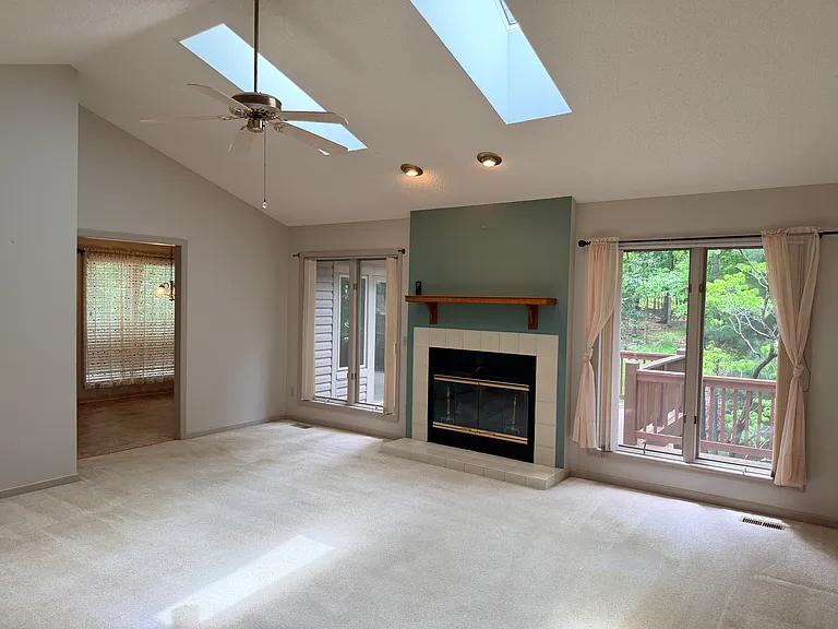 106 Fairhaven Dr — Photo 3
