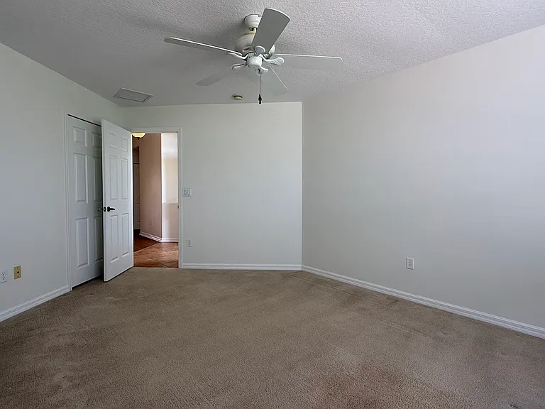 515 S Valencia Cir SW — Photo 16