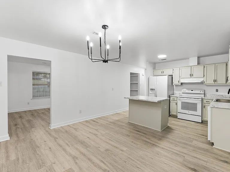 153 Richmond Rd — Photo 8