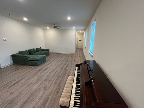 3rd image of 540 Wilshire Rd
