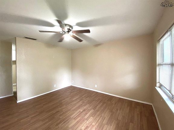 4th image of 1442 Deville St