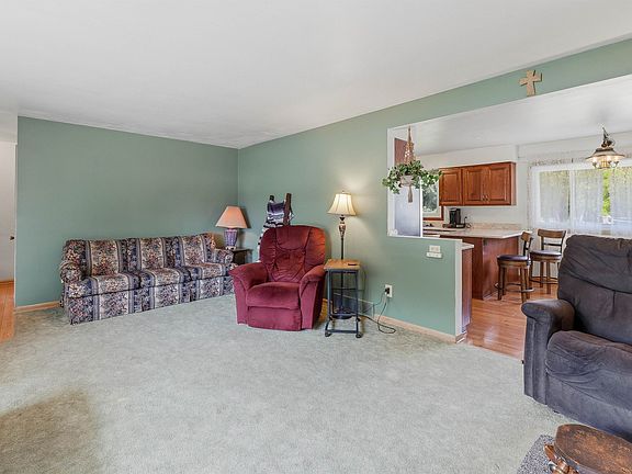 3rd image of 872 S Park Ave
