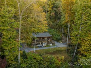 701 Treehouse Rd, Whittier, NC 28789