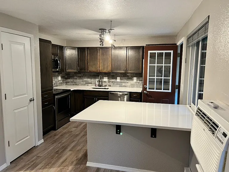 925 Columbia Rd #214 — Photo 3
