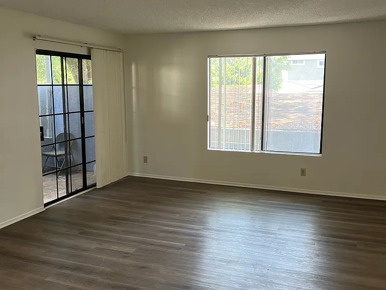 1371 Loma Ave #201 — Photo 1