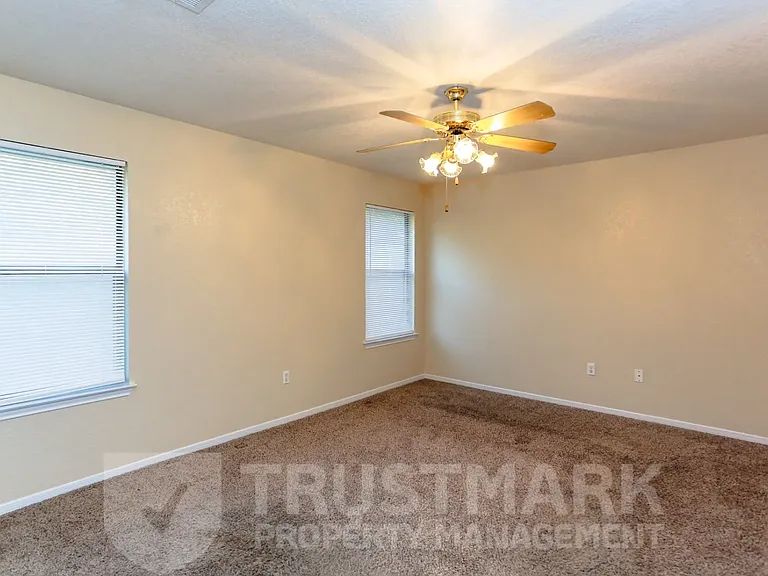 1001 Joe Morse Dr — Photo 14
