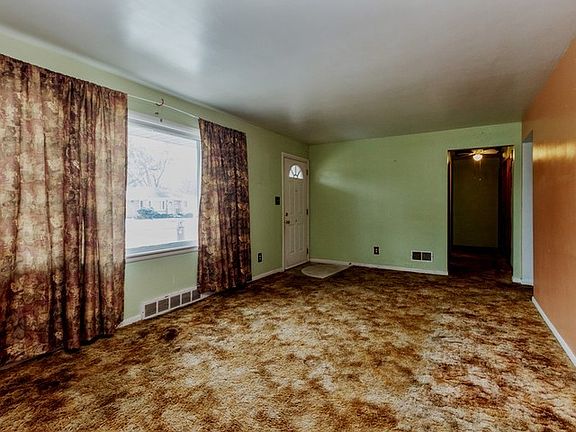 4th image of 1147 Riverlane Dr