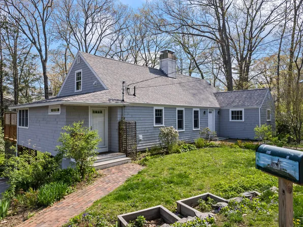 20 Robinhood Road, Cape Elizabeth, ME 04107