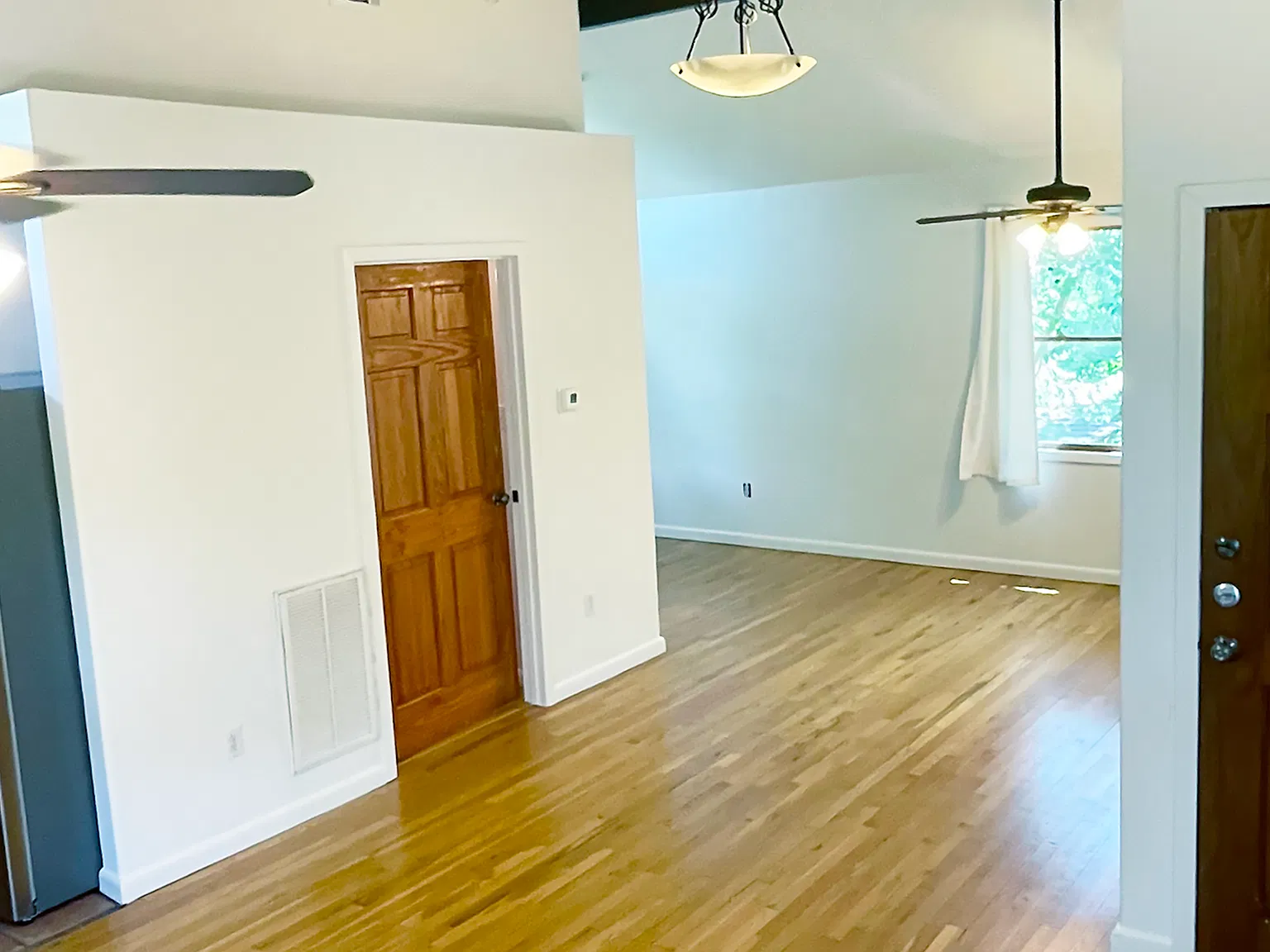 2 bed, 1064 sqft, $2,100 — Photo 2