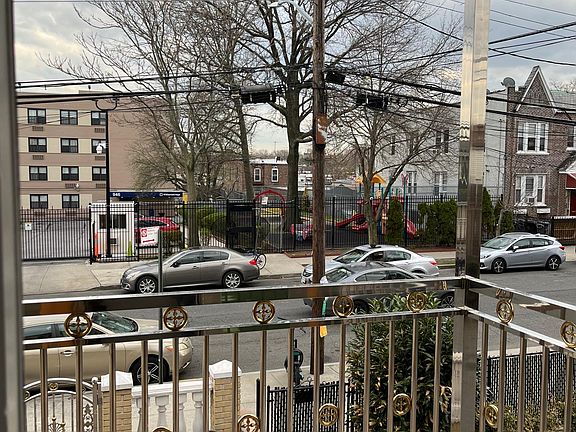 5th image of 947 E 211th St APT 2