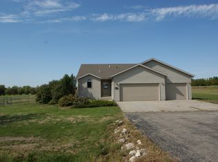 5700 Prairiewood Dr, Bismarck, ND 58504