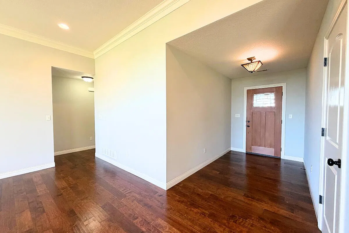 3 bed, 2.0 bath, 1719 sqft, $2,300 — Photo 2