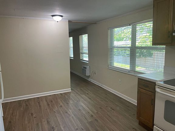 5th image of 795 Temple Ave Unit B