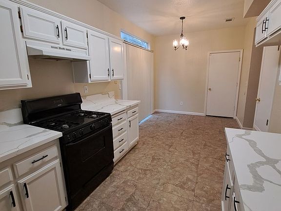 5th image of 849 Chateau Cir