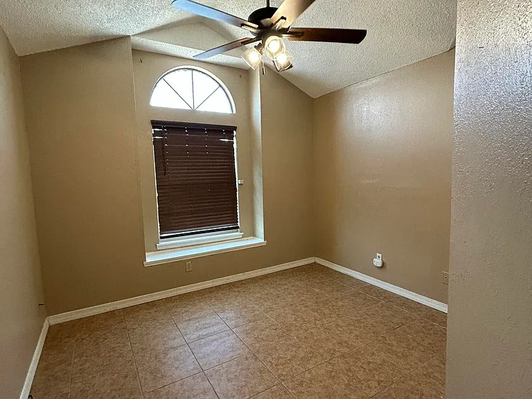 8482 Paddlefoot Ln — Photo 12
