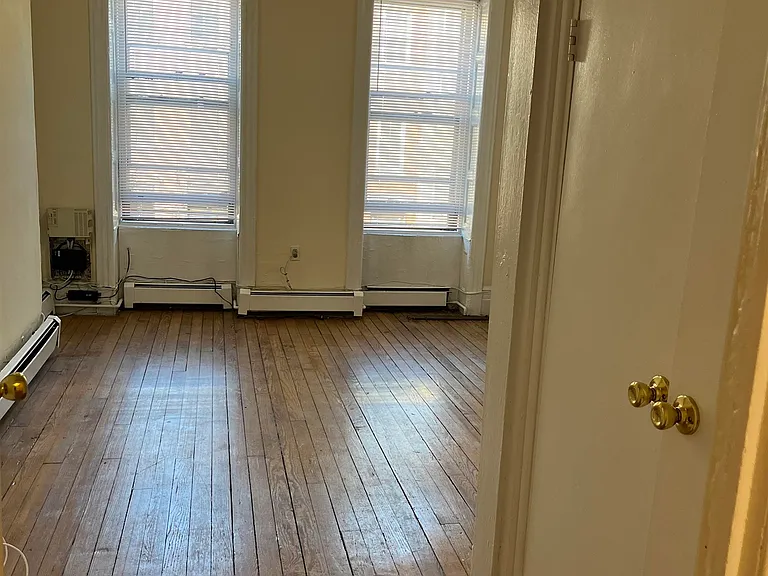 925 Park Ave #2R — Photo 6