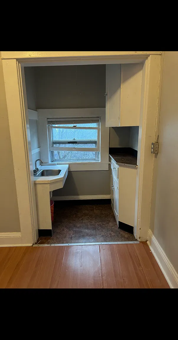 Studio, 200 sqft, $600 — Photo 3