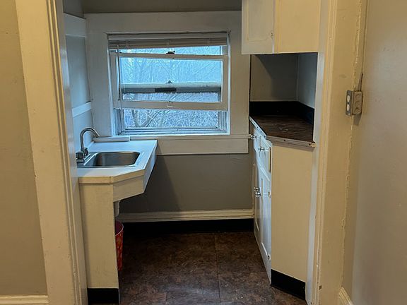 3rd image of 2155 NW Everett St APT 13